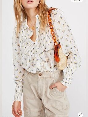 FREE PEOPLE Flowers In December White Floral Pintuck Peasant Blouse Size L